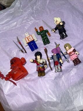 💕Preloved ~ Assorted Roblox Action Mini Figures